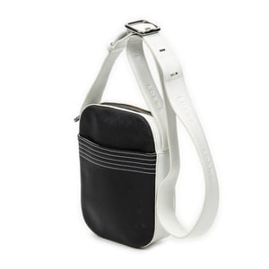 Loewe Small Camera Messenger  en  negro Cuero de ternero