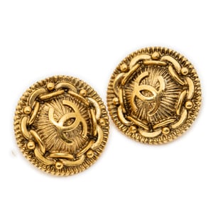 Chanel CC Round Clip On Earrings  en  oro Acero inoxidable sin níquel