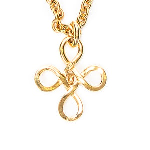 Chanel CC Quad Loop Pendant Necklace  en  oro Acero inoxidable sin níquel