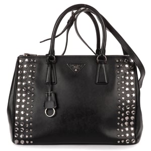 Yves Saint Laurent Tassel Kate  en  negro Cuero de ternero