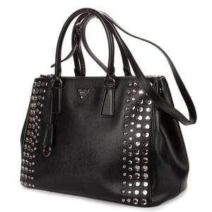 Yves Saint Laurent Tassel Kate  en  negro Cuero de ternero