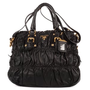 Prada Medium Gaufre Tote Medium en  negro Cuero de ternero