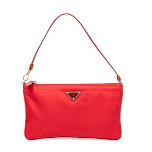 Prada Flat Zip Clutch  en  Red Lienzo