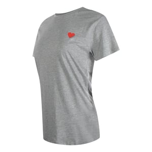 Camiseta Gris Con Logo De Corazón Pequeño Rojo De Love Moschino