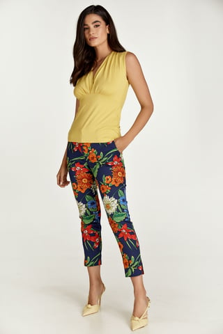 Pantalones de algodón florales en tonos rojos, azules y verdes