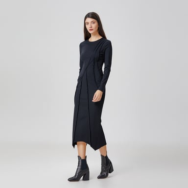 Asymmetric structural lines dress