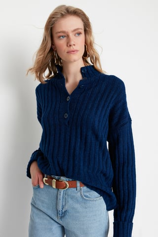 Trendyol Women's Straight Sweater
