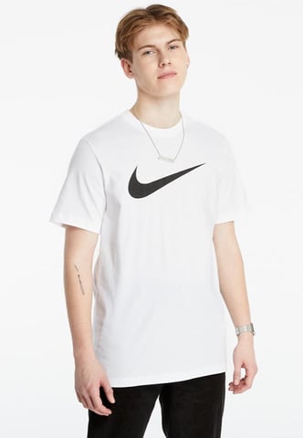 Camiseta blanca con logo Swoosh de Nike