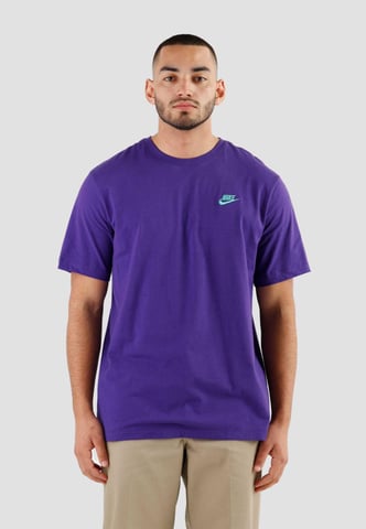 Camiseta Nike Sportswear Club para hombre en morado