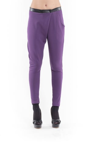 Pantalones cruzados color berenjena