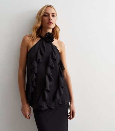 Top con cuello halter y detalle de volantes