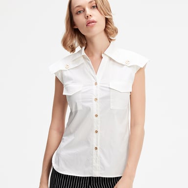 Sleeveless shirt with flaps on shoulders