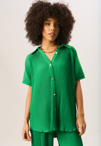 Camisa extragrande de manga corta plisada