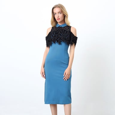 Adjusted dress with bare shoulders and lace steering wheel