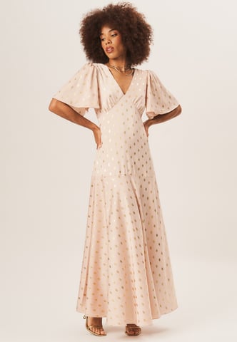 Vestido largo con estampado metalizado y mangas de ángel