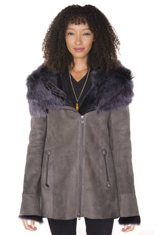 Abrigo de piel de oveja merino con capucha de ante gris para mujer - Monrovia