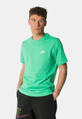 Camiseta Nike Sportswear Club para hombre en verde primavera