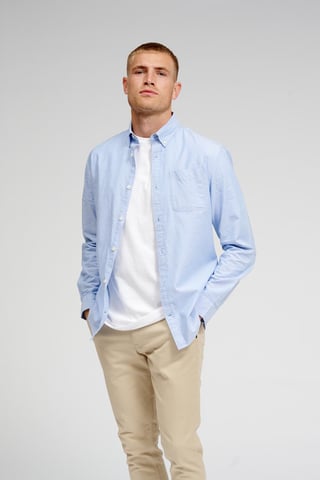 La camisa de Oxford de rendimiento original