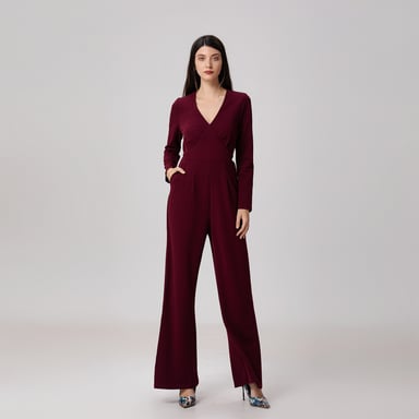 V-Cleavage jumpsuit