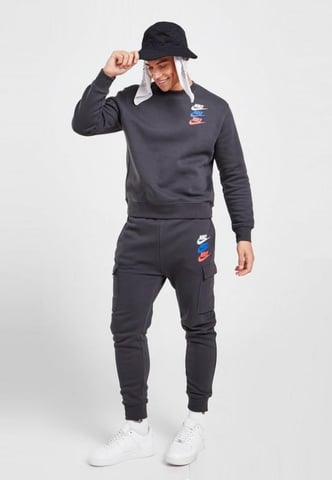 Chándal con cuello redondo Standard Issue de Nike para hombre en gris humo oscuro