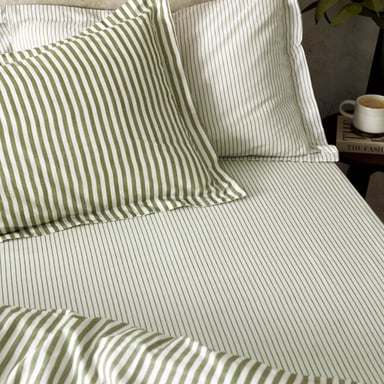 Sábana Ajustable de Rayas Estrechas Hebden 100% Algodón Yard