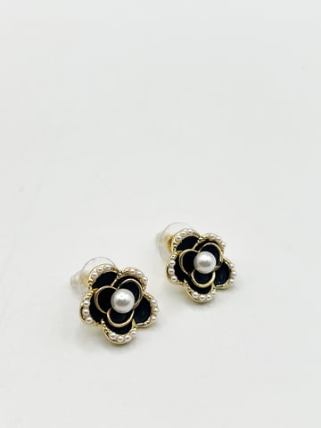 Black Flower Pearl Earrings in Gold