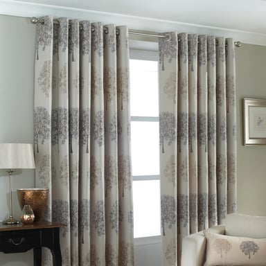 Cortinas de ojales con motivo de árbol Oakdale en plata