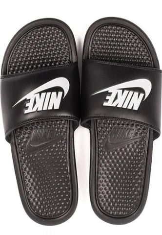 Chanclas Nike Benassi Slip On en Negro/Blanco