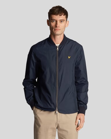 Chaqueta bomber azul marino con la marca Lyle & Scott