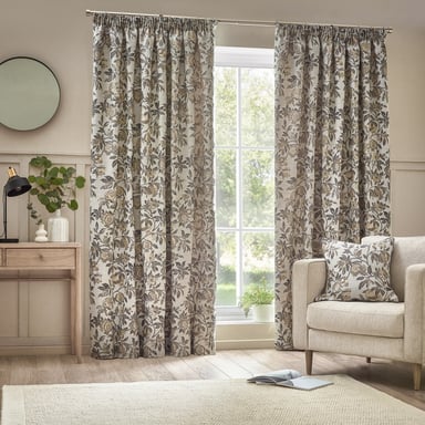 Cortinas Wylder de granada con pliegues en lápiz