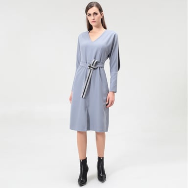 V-neck dress with bat sleeves