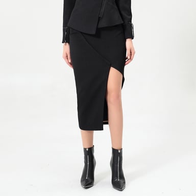 Asymmetrical skirt open on the leg