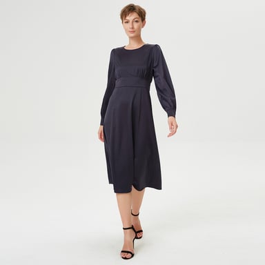 Adjusted and flared fluid blouse dress