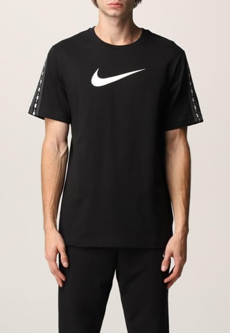 Camiseta negra con repetición Club de Nike Sportswear