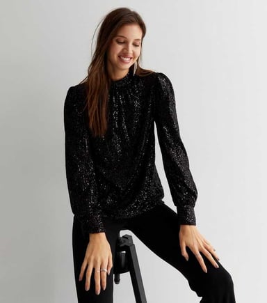 Blusa holgada con cuello alto y lentejuelas