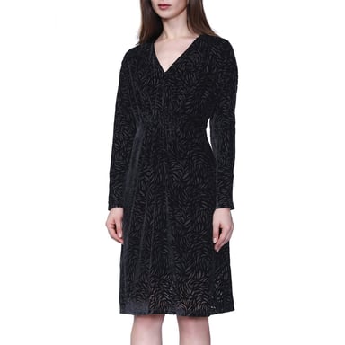 Velvet dress with V neckline and bat sleeves