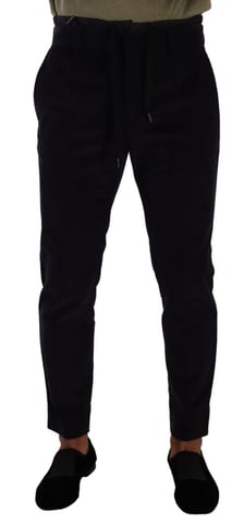 Pantalones de pana oscuros ajustados
