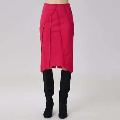 Asymmetric structural lines skirt
