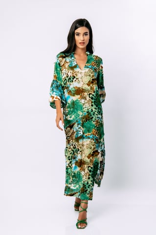 Vestido largo estilo caftán con estampado animal