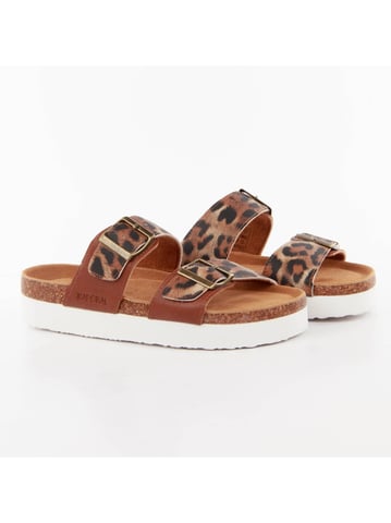 Crocs Kaporal con estampado de leopardo para mujer