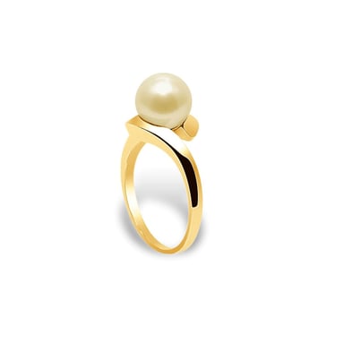 Gold Freshwater Pearl Ring and Yellow Gold 375/1000