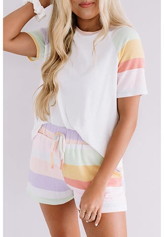 Conjunto de Camiseta y Pantalones Cortos de Rayas Arcoíris Blancas