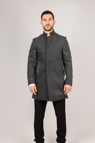 Abrigo de mezcla de lana con cuello alto gris para hombre