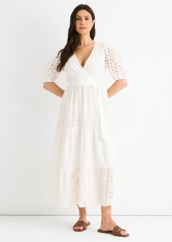 Vestido blanco con cinturón y broderie de algodón