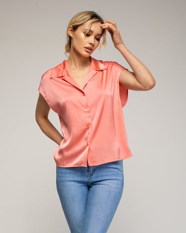 Blusa con cuello pico y solapas