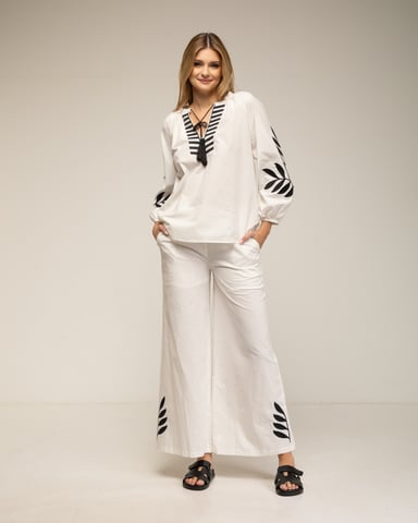 Set de pantalon y top con bordados en las mangas