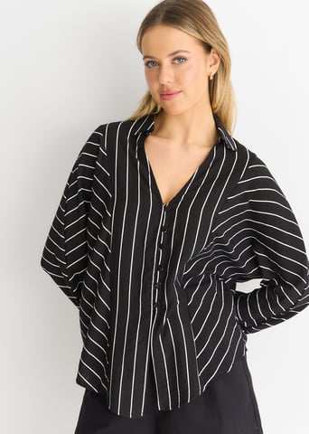 Camisa negra de manga larga a rayas Batwing