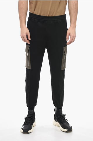 Pantalones deportivos cargo de algodón cepillado con bolsillos en contraste en negro