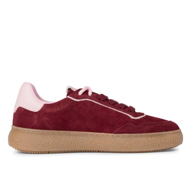 Zapatillas Tamaris para mujer de piel color burdeos, color merlot y rojo, con cordones y rayas.