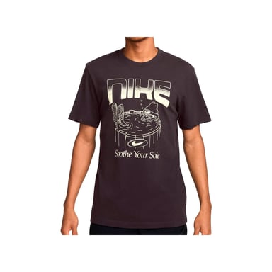 CAMISETA HOMBRE U NSW TEE M90 OC FB GFX BRNDRD NEGRO